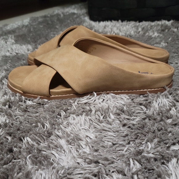 Tahari Acacia Cross Slide Sandal Women’s Comfort Flat  - Picture 2 of 7